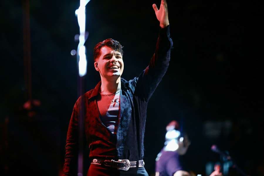 Emir Can İğrek konserine binlerce kişi akın etti