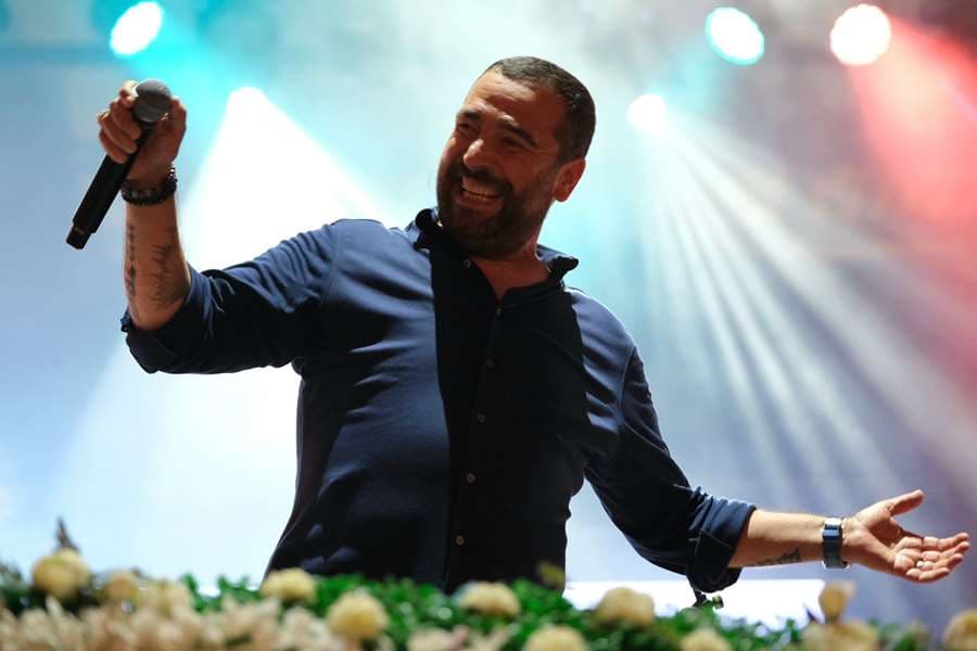 Festival sahnesinde binlerce kişi Ümit Yaşar şarkılarıyla buluştu