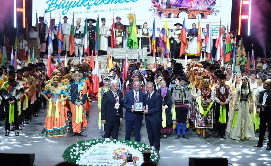 Festivalin açılış seremonisi görkemli anlara sahne oldu