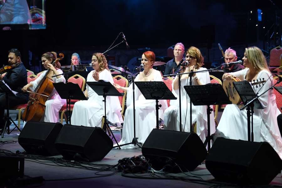 Grup Köprü, festival sahnesinde kültürleri aynı ezgide buluşturdu